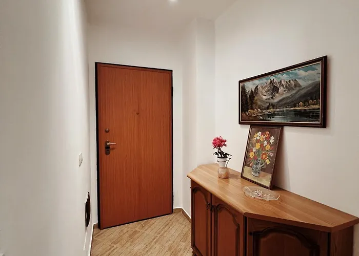 Lovely * Тирана